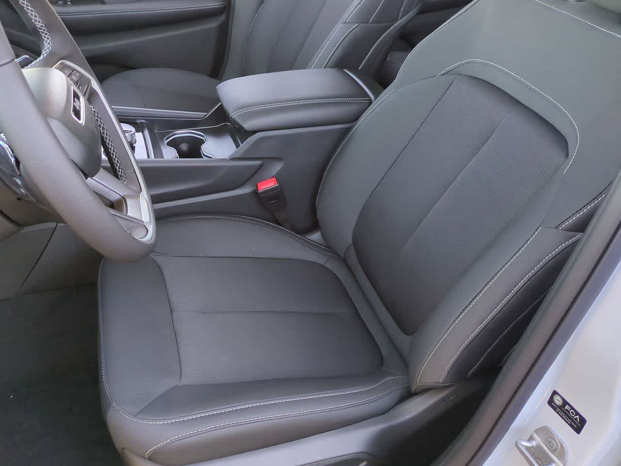 Thumbnail: 2025 Jeep Grand Cherokee - 17