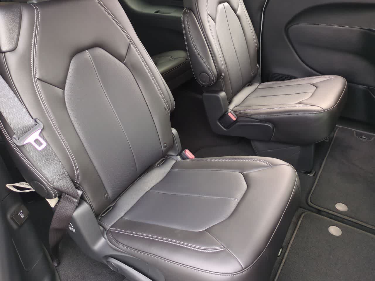 Thumbnail: 2026 Chrysler Pacifica - 22