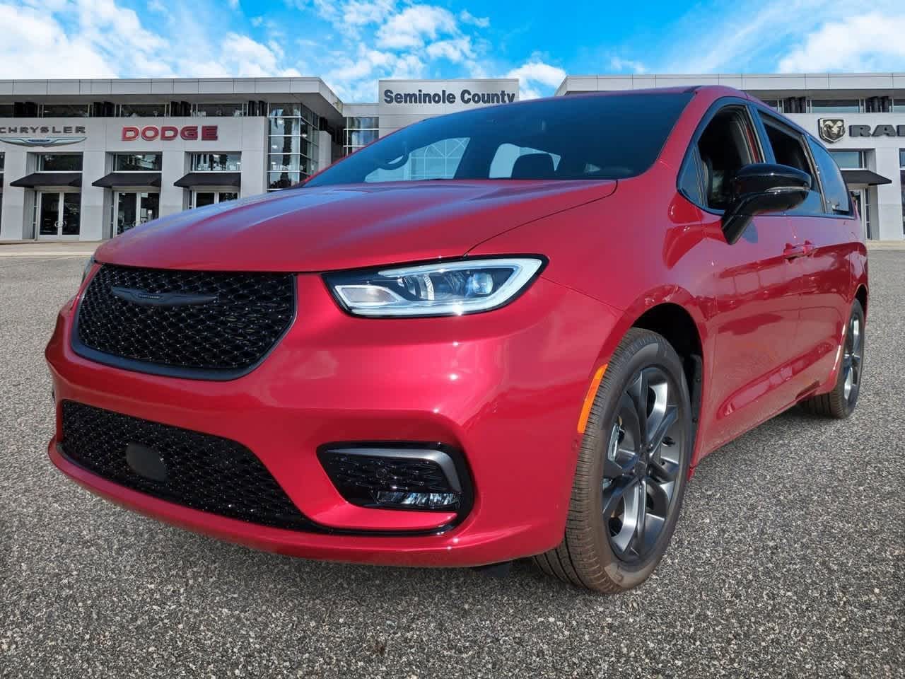 Thumbnail: 2026 Chrysler Pacifica - 4