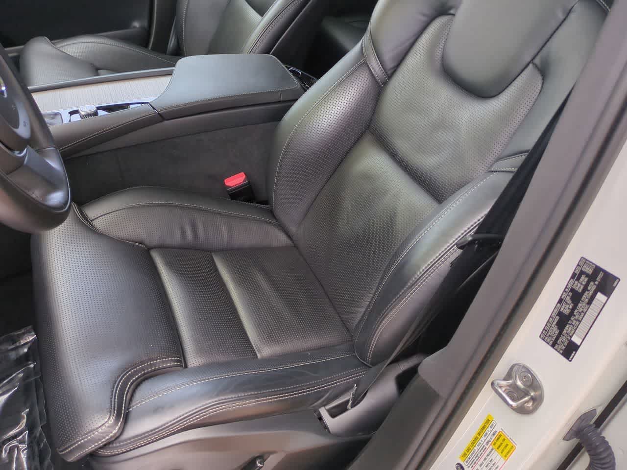 Thumbnail: 2022 Volvo XC90 - 17