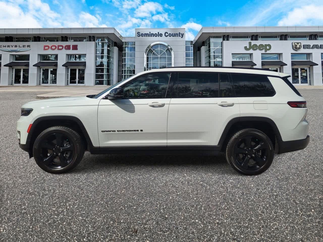 Thumbnail: 2023 Jeep Grand Cherokee L - 5