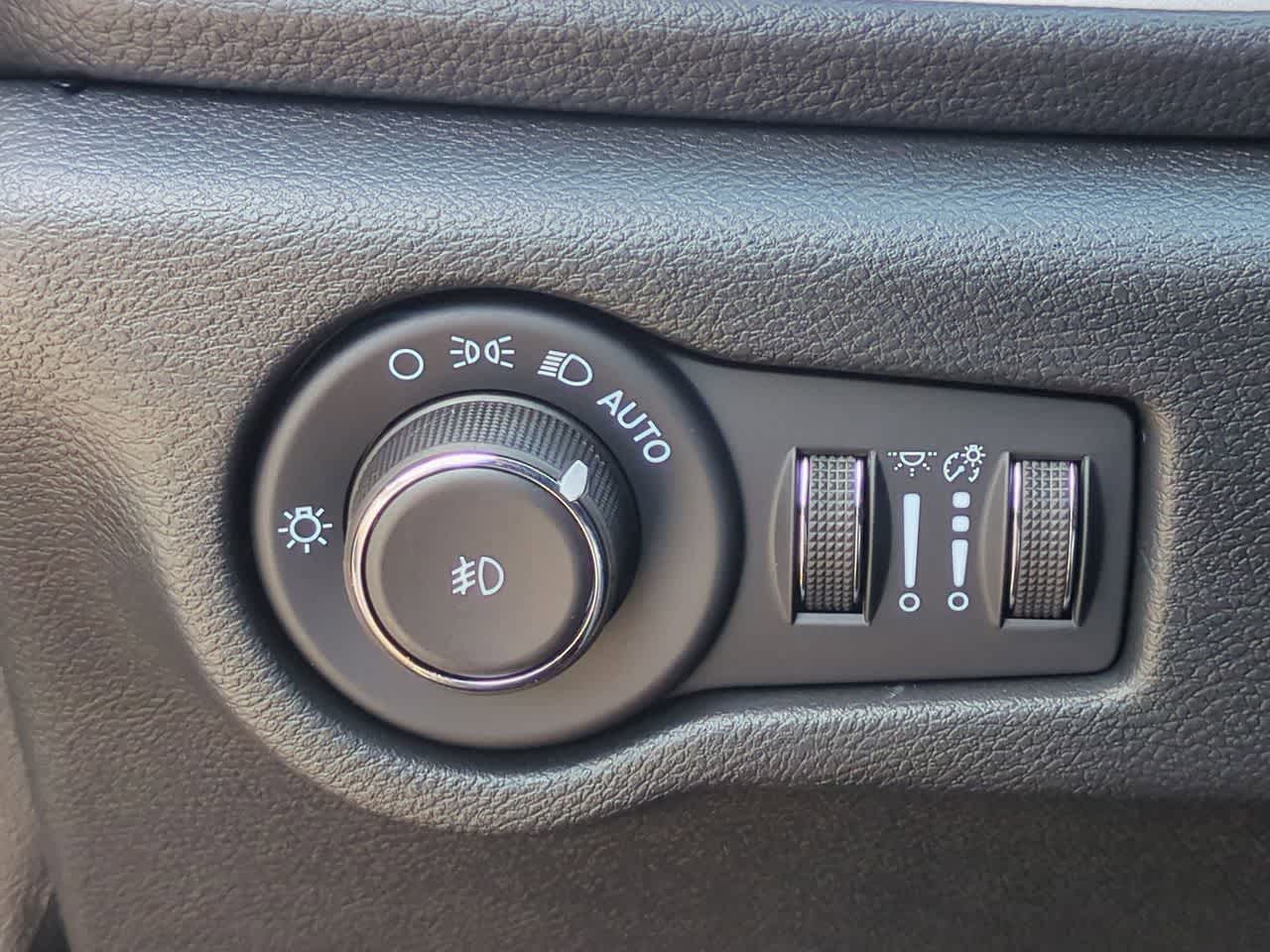 Thumbnail: 2026 Chrysler Pacifica - 18