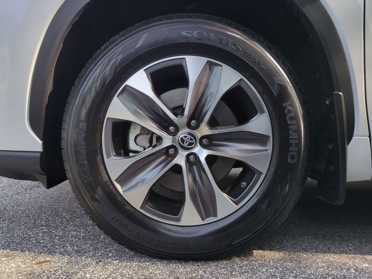 Thumbnail: 2024 Toyota Highlander - 14