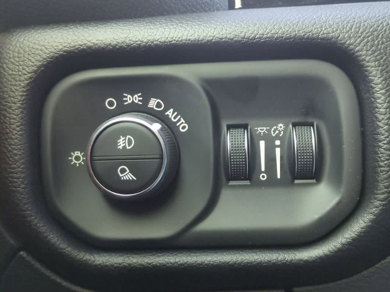 Thumbnail: 2026 RAM 1500 - 18