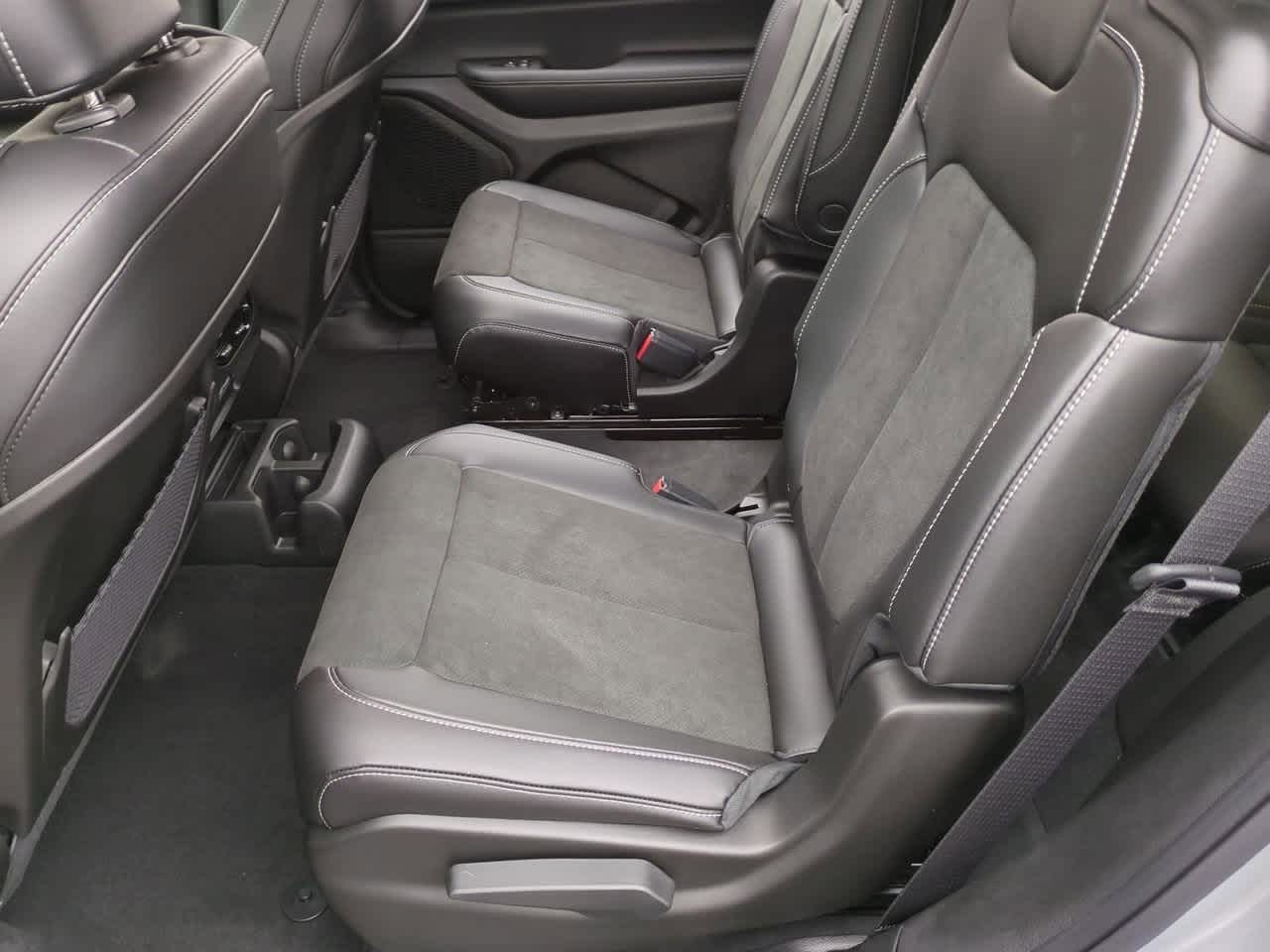 Thumbnail: 2025 Jeep Grand Cherokee L - 21