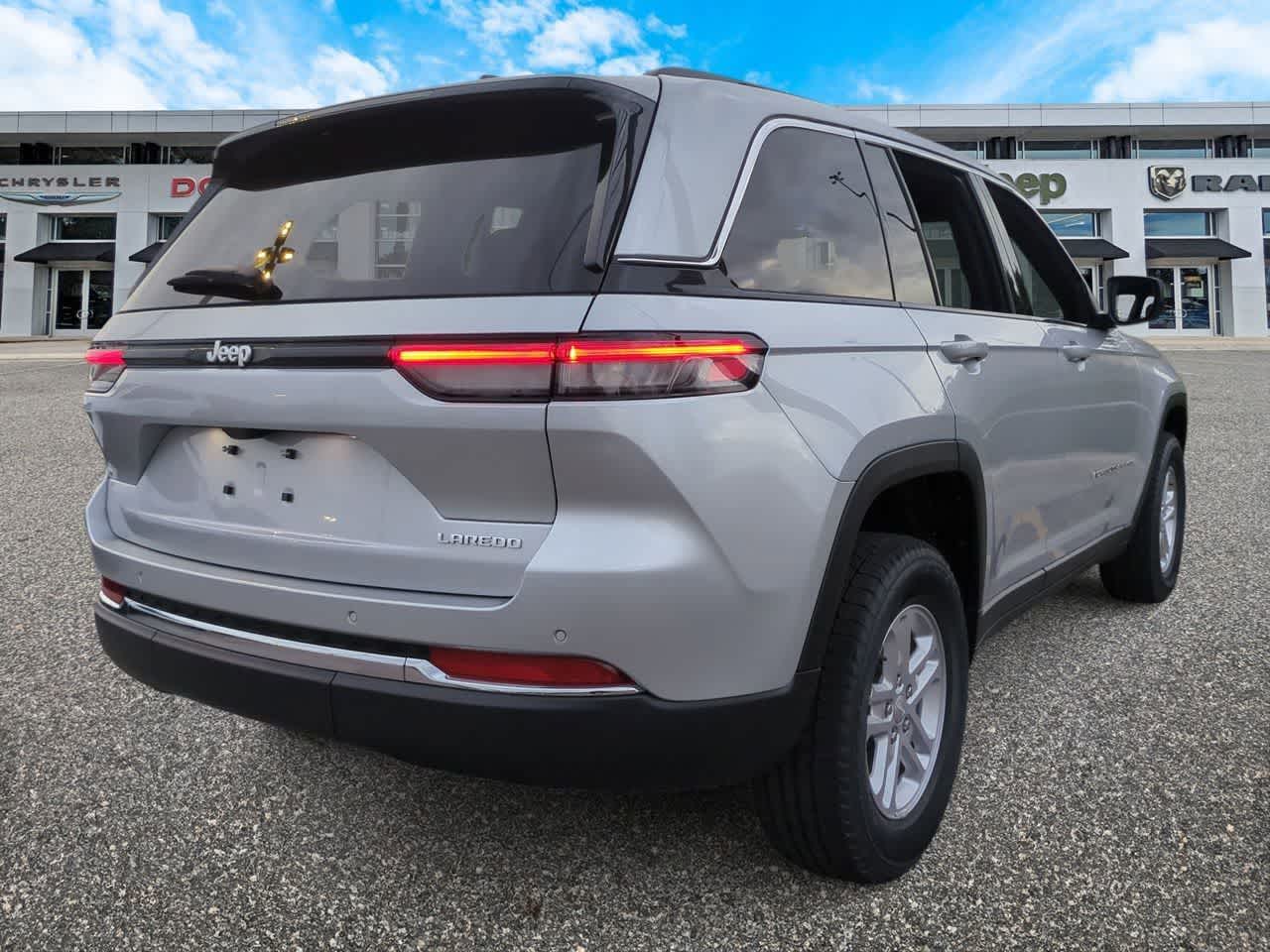 Thumbnail: 2025 Jeep Grand Cherokee - 8