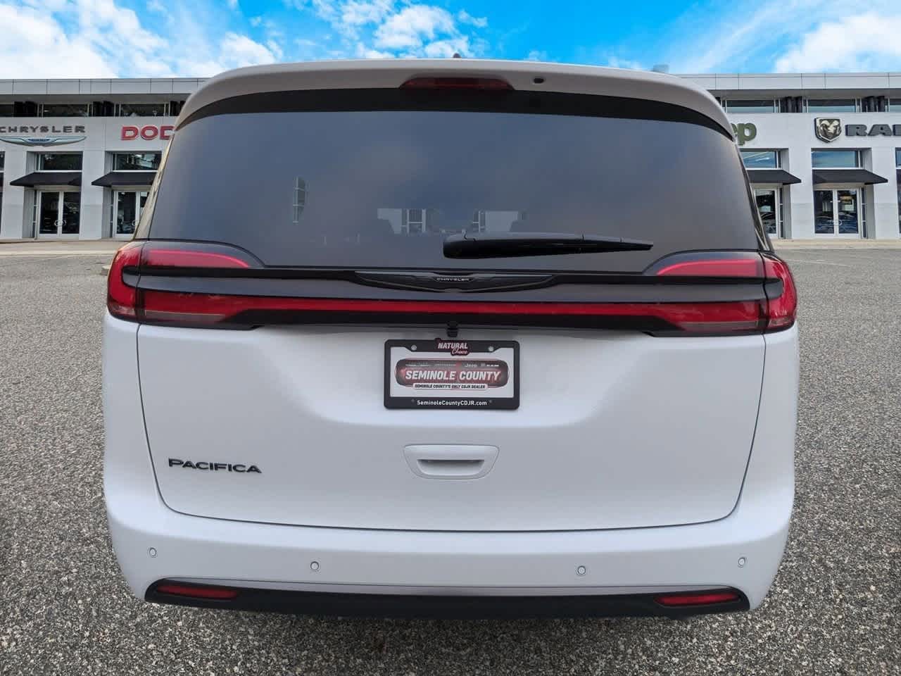 Thumbnail: 2026 Chrysler Pacifica - 7