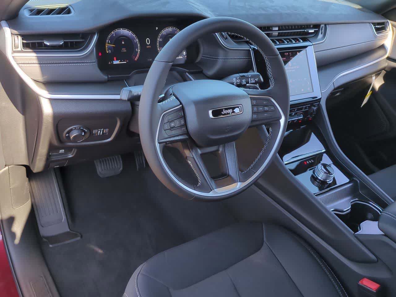 Thumbnail: 2025 Jeep Grand Cherokee - 10