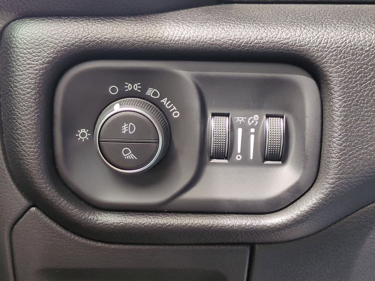 Thumbnail: 2026 RAM 1500 - 18