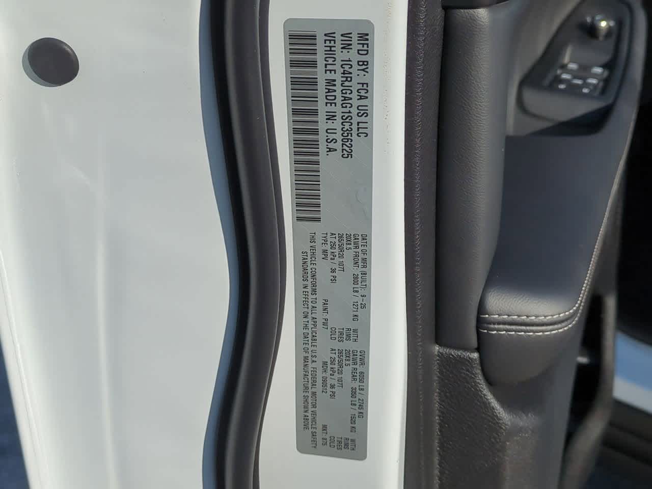 Thumbnail: 2025 Jeep Grand Cherokee - 37