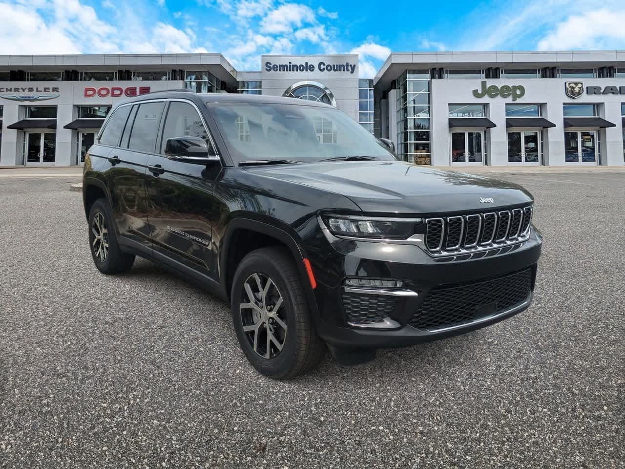 2025 Jeep Grand Cherokee Limited Edition Hero Image