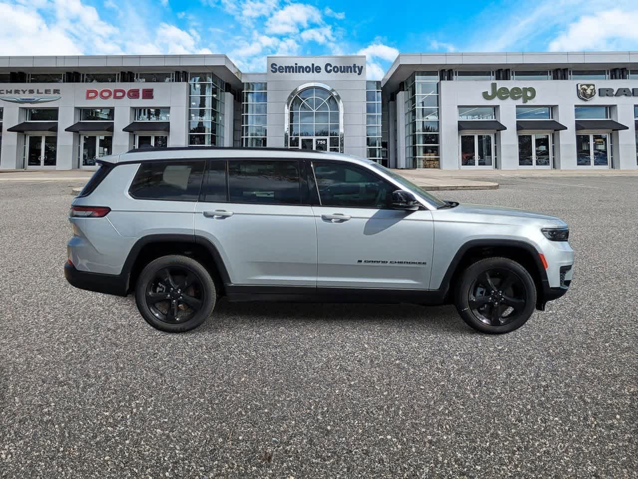 Thumbnail: 2025 Jeep Grand Cherokee L - 9