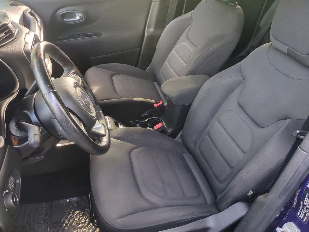 Thumbnail: 2018 Jeep Renegade - 17