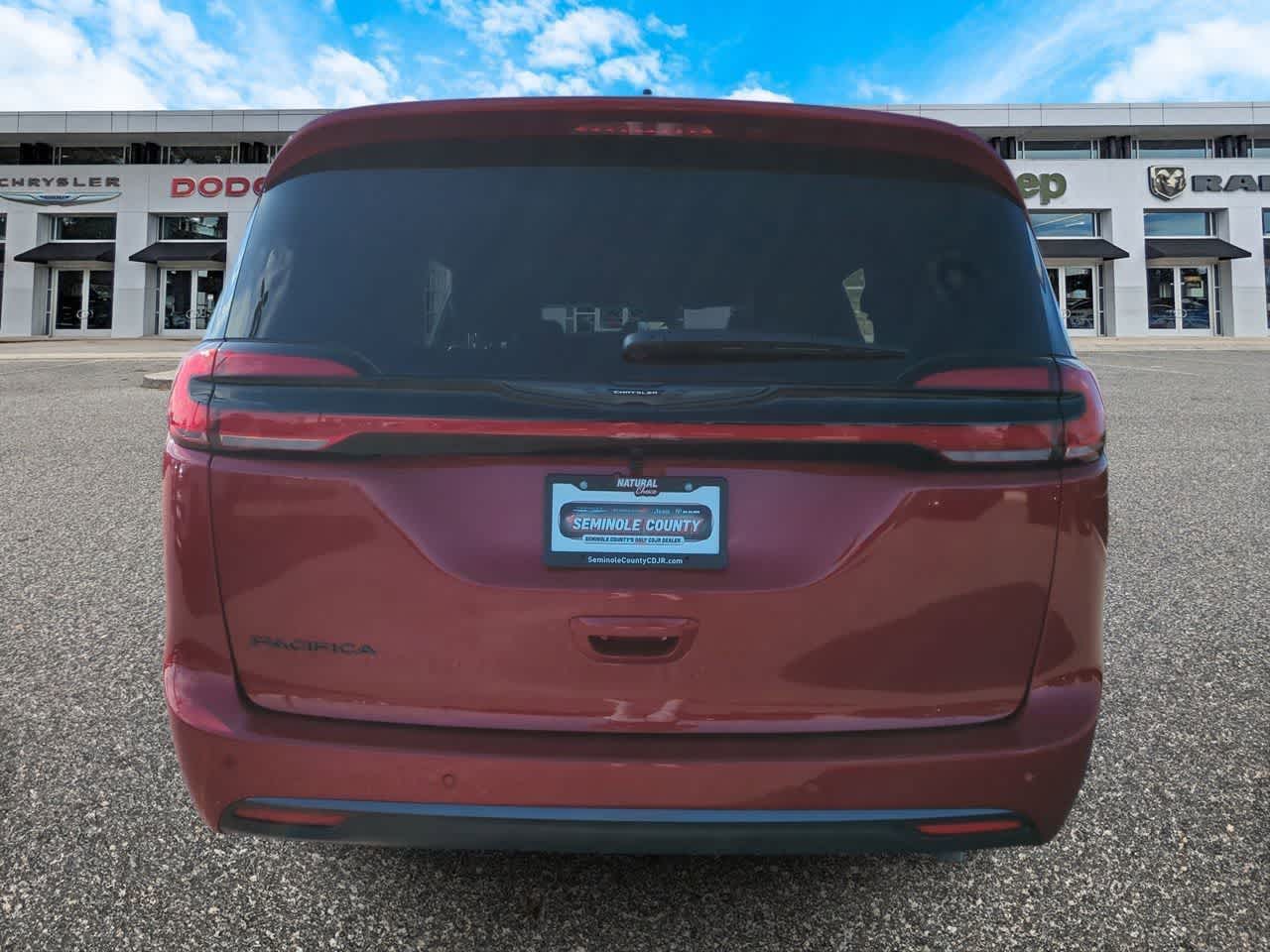 Thumbnail: 2026 Chrysler Pacifica - 7