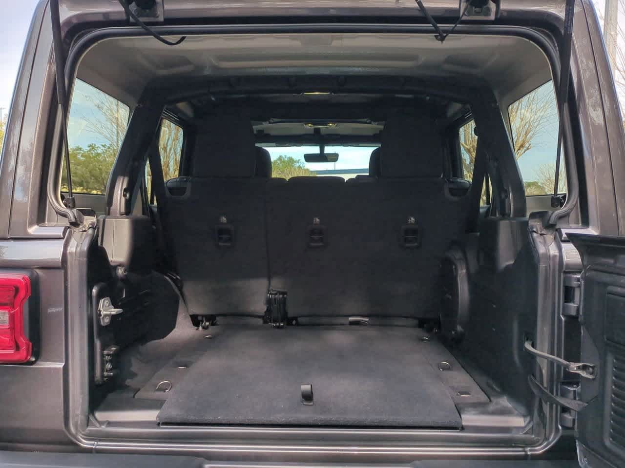 Thumbnail: 2022 Jeep Wrangler - 34