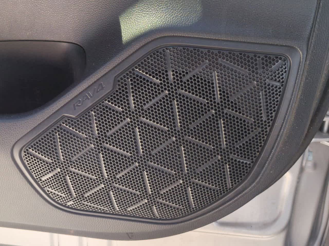 Thumbnail: 2019 Toyota RAV4 - 31