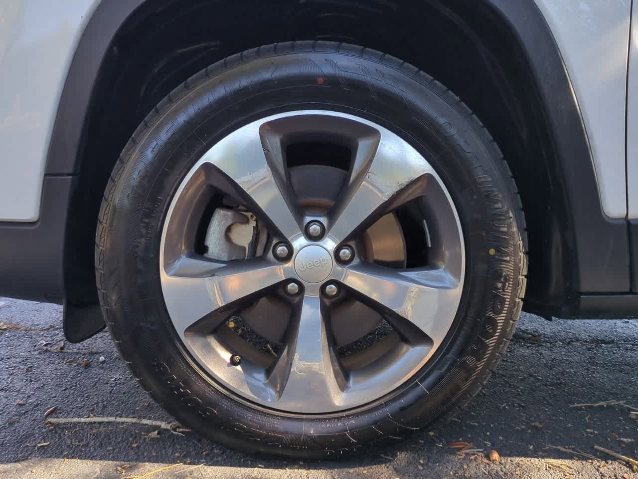 Thumbnail: 2019 Jeep Cherokee - 14