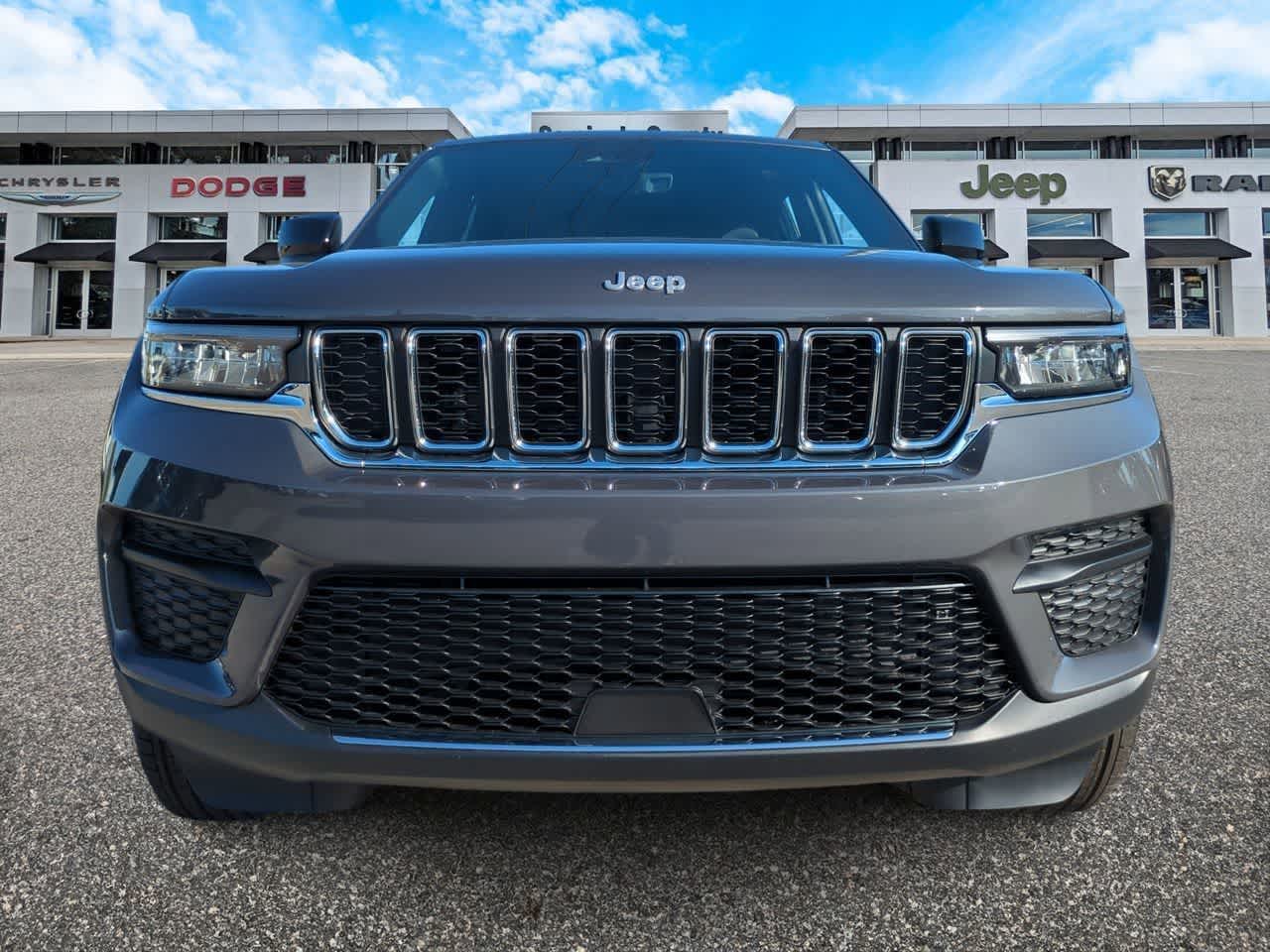 Thumbnail: 2025 Jeep Grand Cherokee - 3