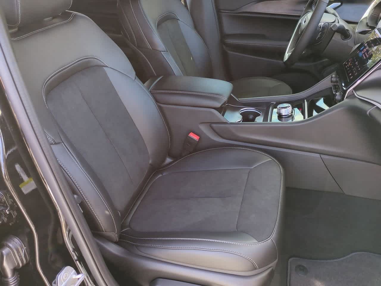 Thumbnail: 2025 Jeep Grand Cherokee L - 23