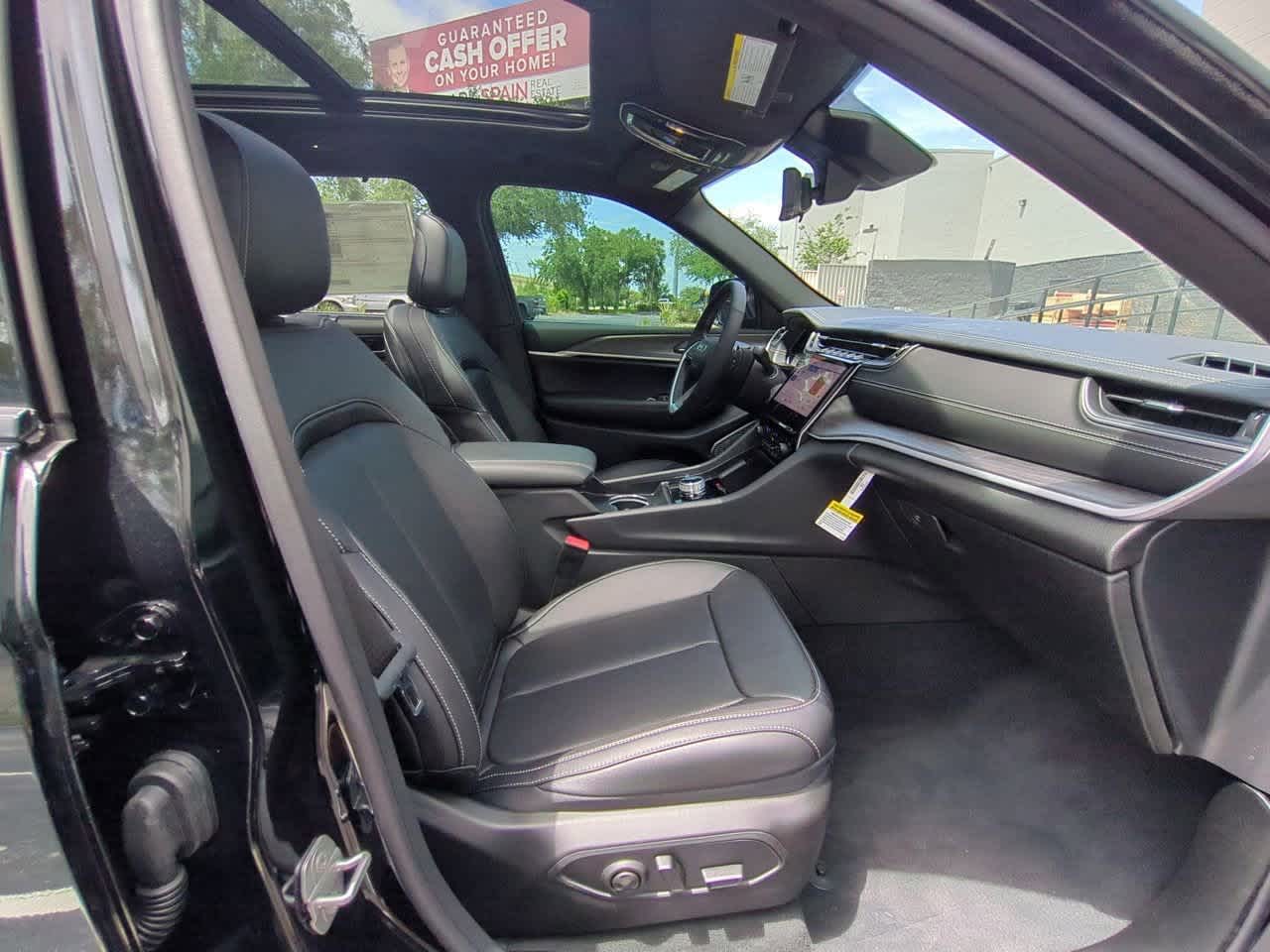 Thumbnail: 2025 Jeep Grand Cherokee - 24