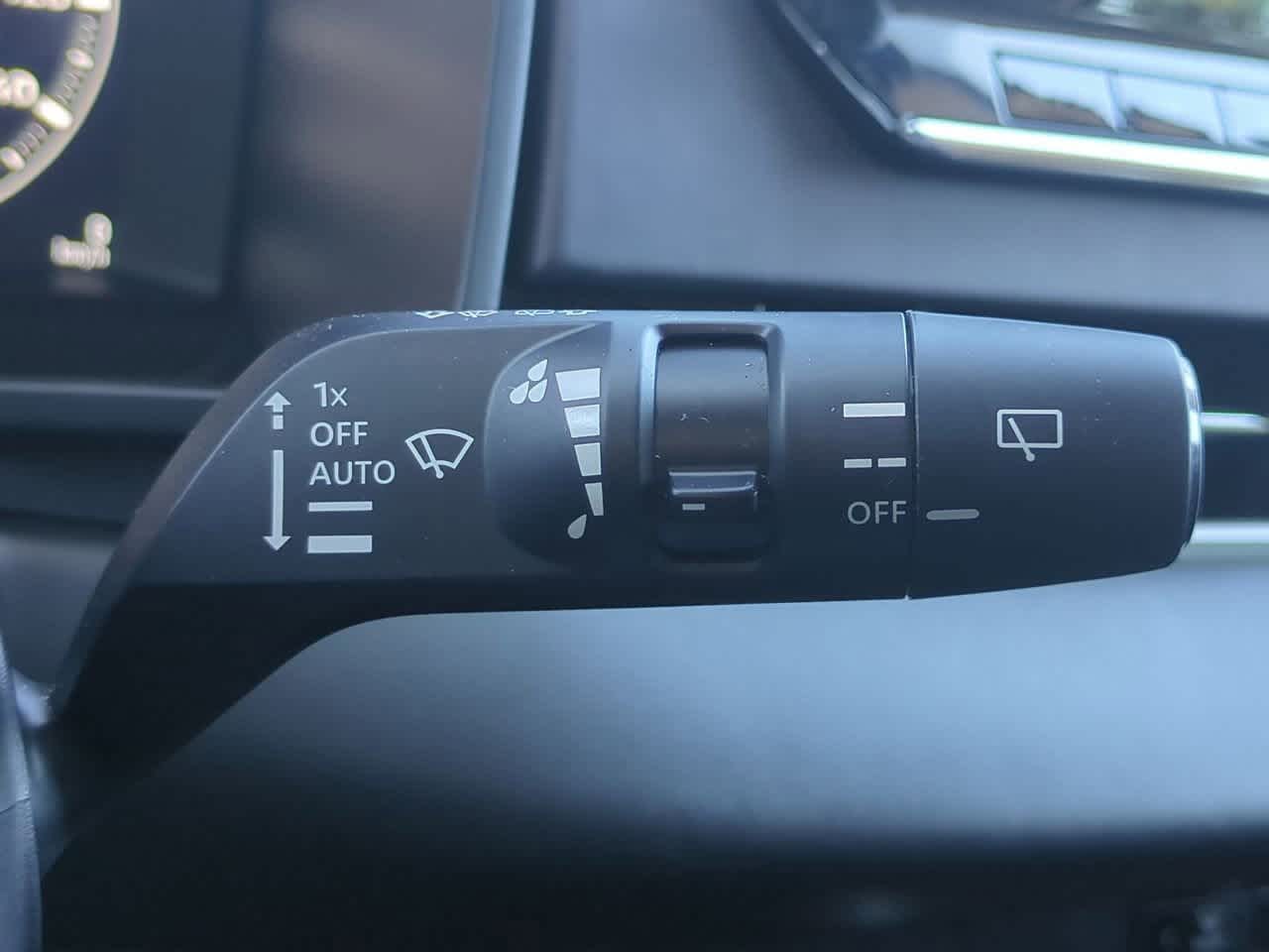 Thumbnail: 2024 Mitsubishi Outlander - 26