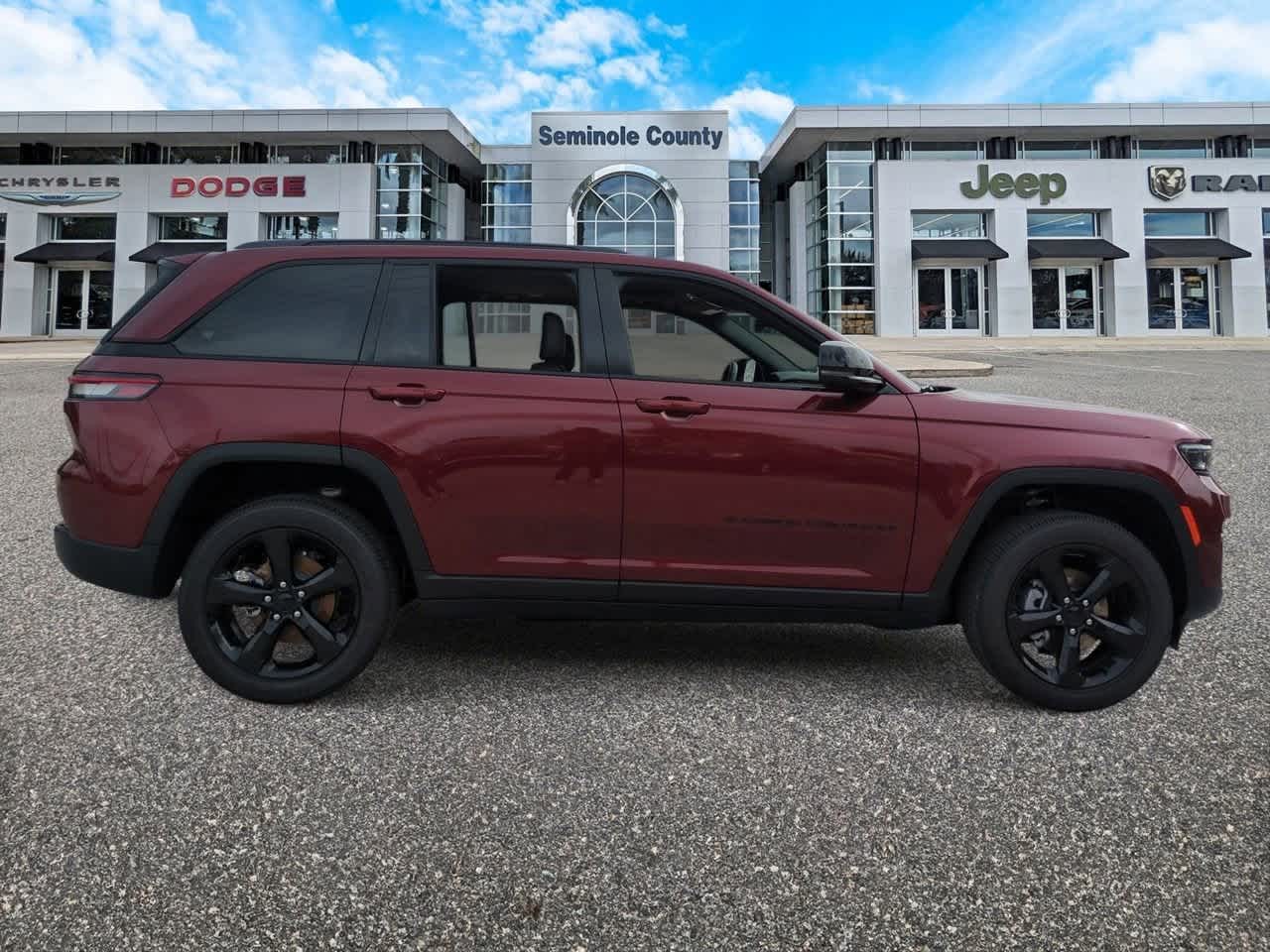 Thumbnail: 2025 Jeep Grand Cherokee - 9