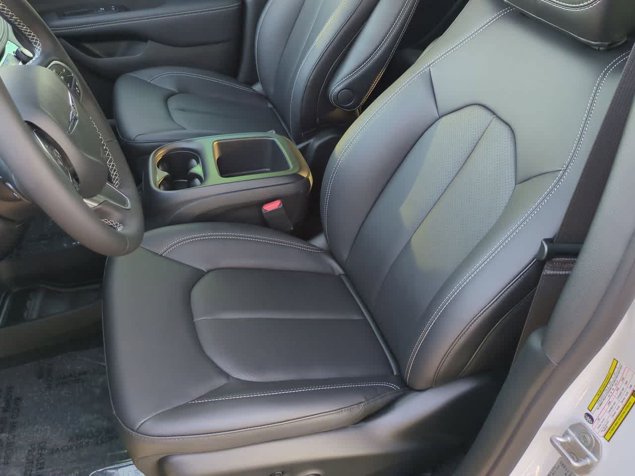 Thumbnail: 2026 Chrysler Pacifica - 17