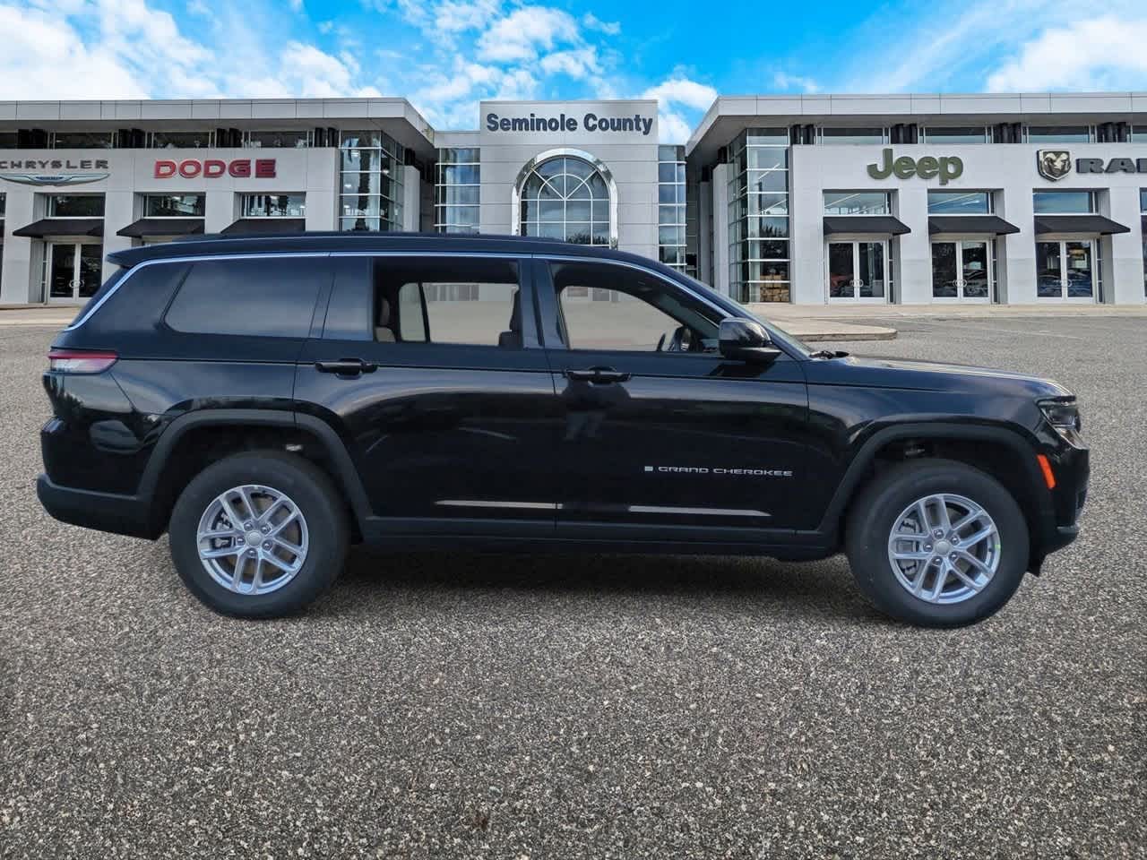 Thumbnail: 2025 Jeep Grand Cherokee L - 9