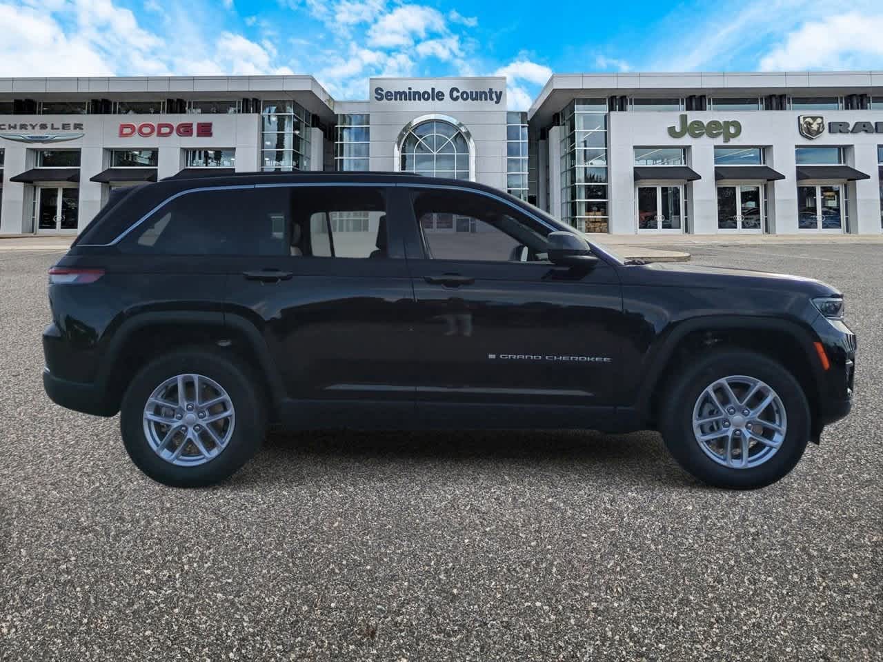 Thumbnail: 2025 Jeep Grand Cherokee - 9