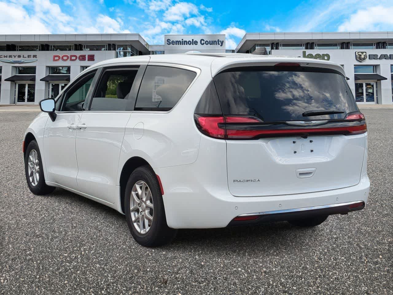 Thumbnail: 2026 Chrysler Pacifica - 6