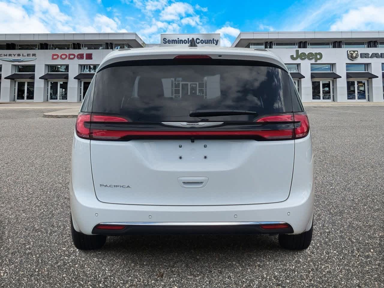 Thumbnail: 2026 Chrysler Pacifica - 7