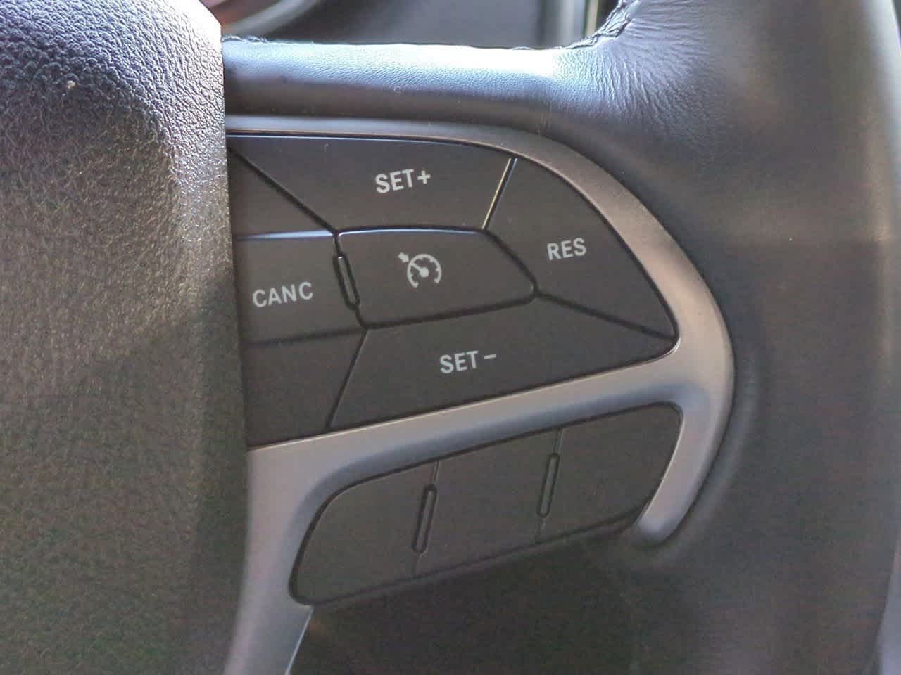 Thumbnail: 2018 Jeep Grand Cherokee - 24