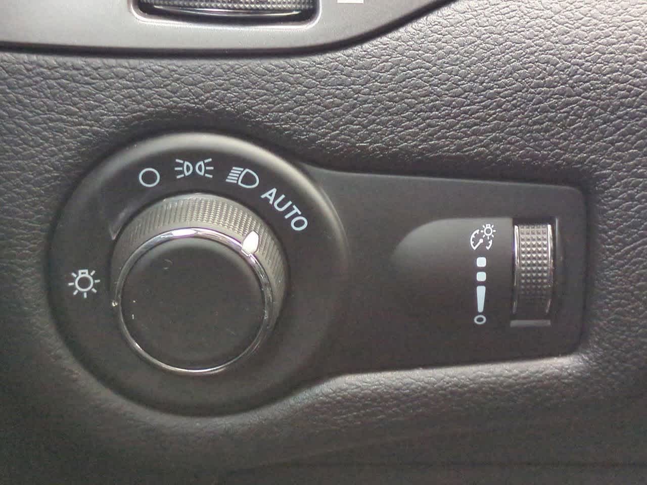 Thumbnail: 2020 Jeep Cherokee - 18