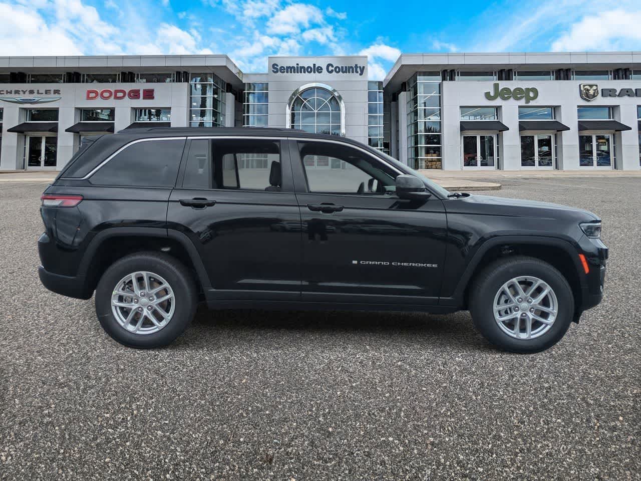 Thumbnail: 2026 Jeep Grand Cherokee - 9
