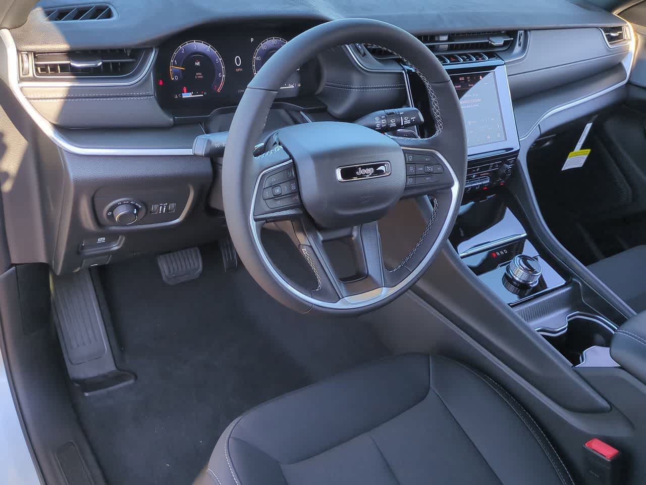 Thumbnail: 2025 Jeep Grand Cherokee - 10