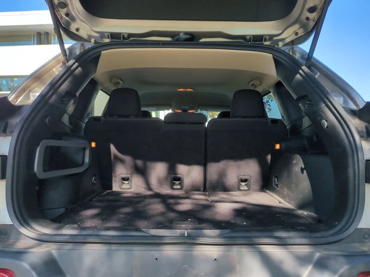 Thumbnail: 2017 Jeep Cherokee - 33