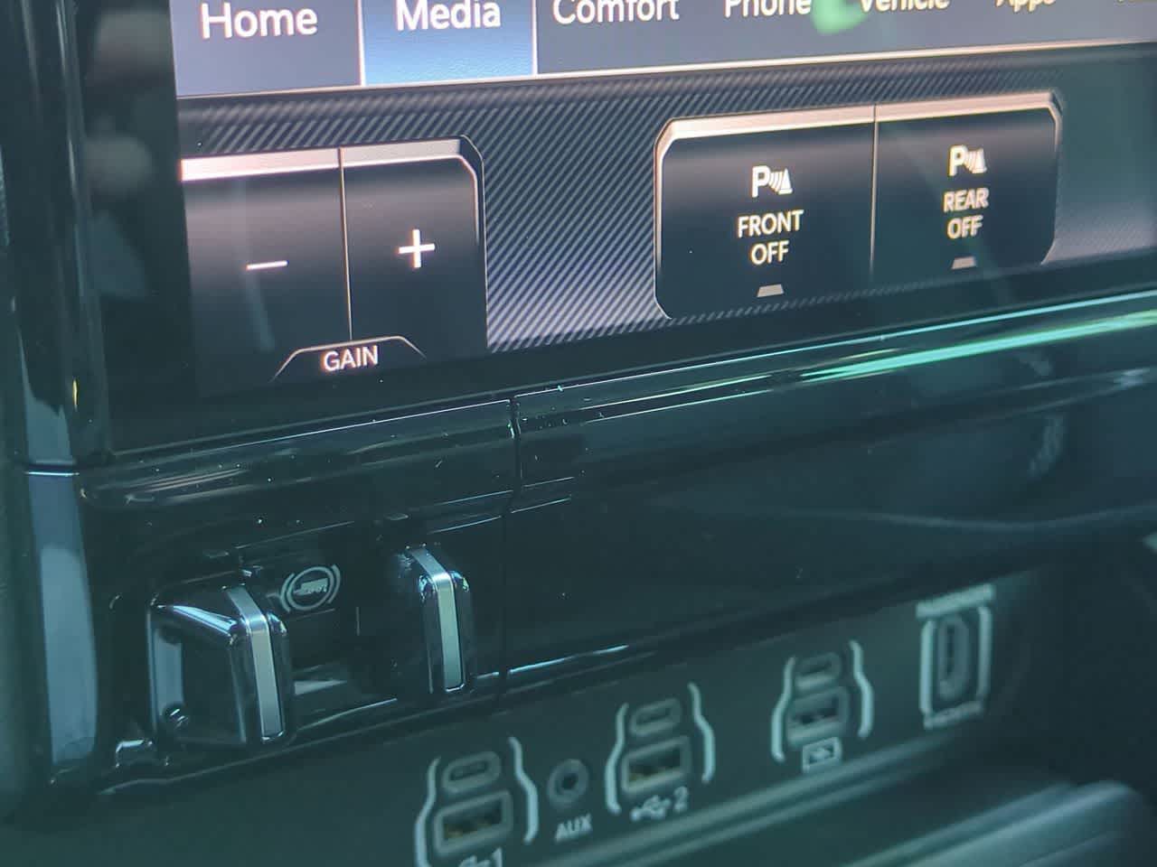 Thumbnail: 2026 RAM 1500 - 17