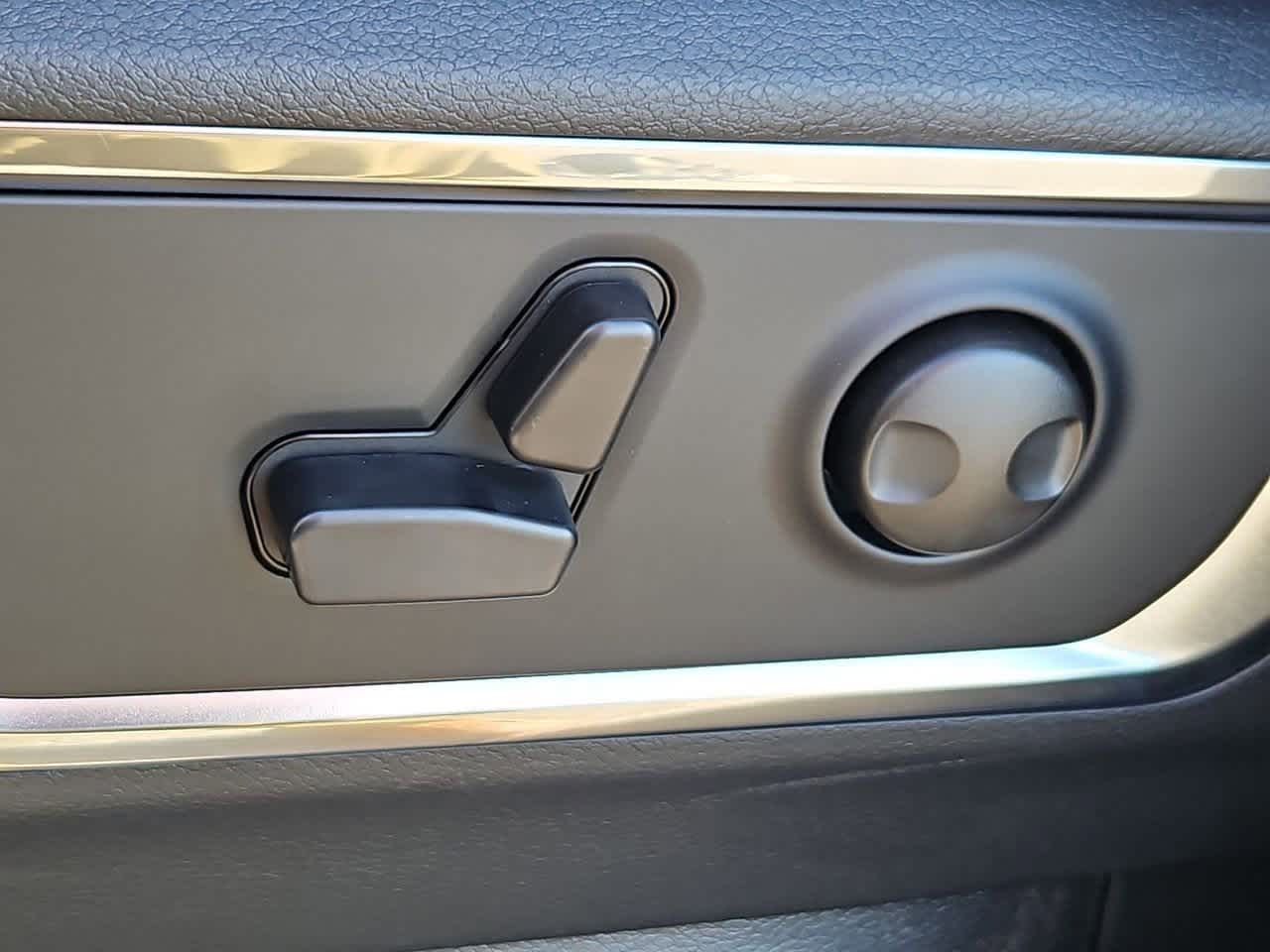 Thumbnail: 2026 RAM 1500 - 18