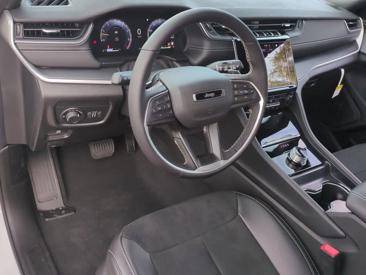 Thumbnail: 2025 Jeep Grand Cherokee - 10