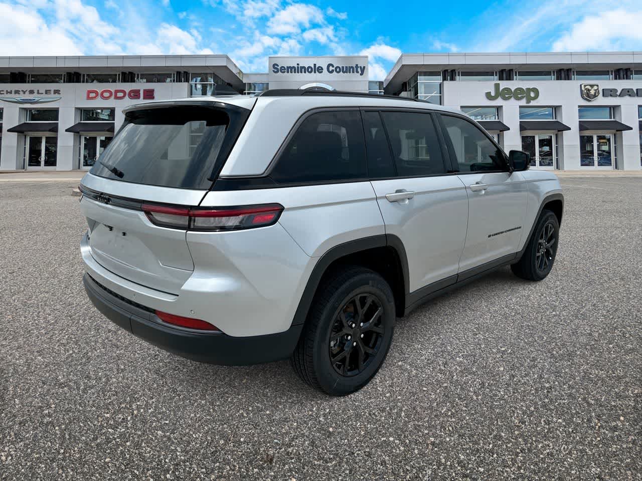 Thumbnail: 2026 Jeep Grand Cherokee - 8