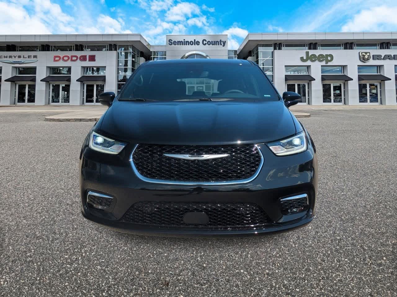 Thumbnail: 2026 Chrysler Pacifica - 3