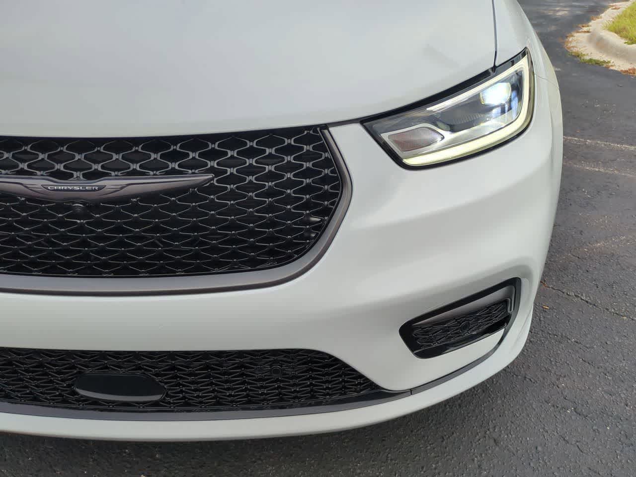 Thumbnail: 2026 Chrysler Pacifica - 11