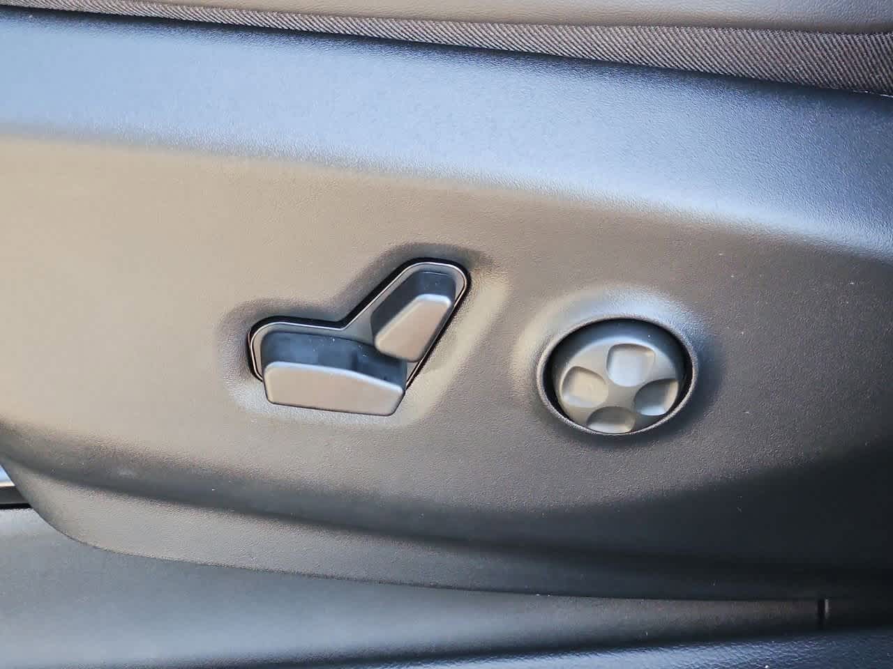 Thumbnail: 2026 Chrysler Pacifica - 18