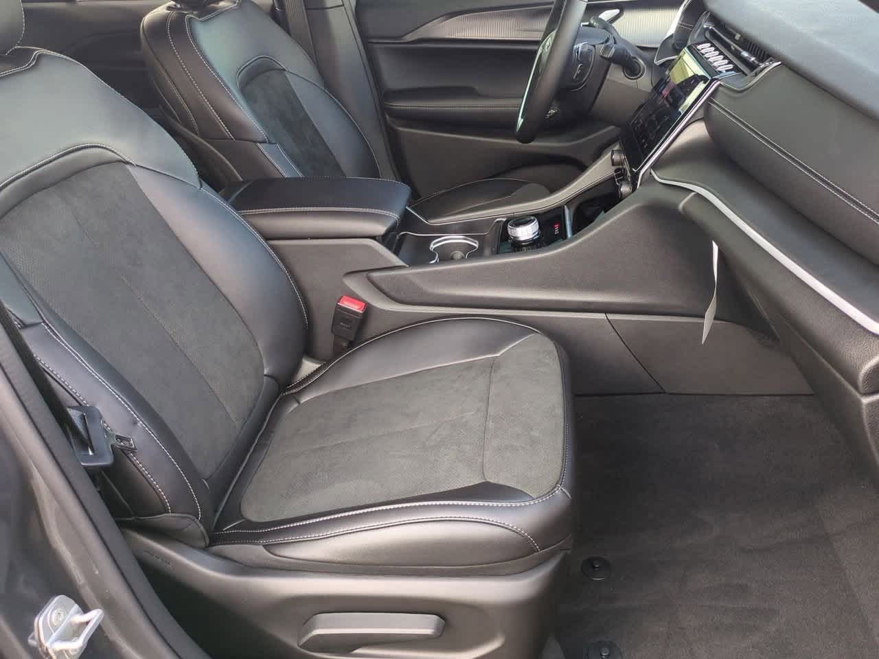 Thumbnail: 2025 Jeep Grand Cherokee - 23