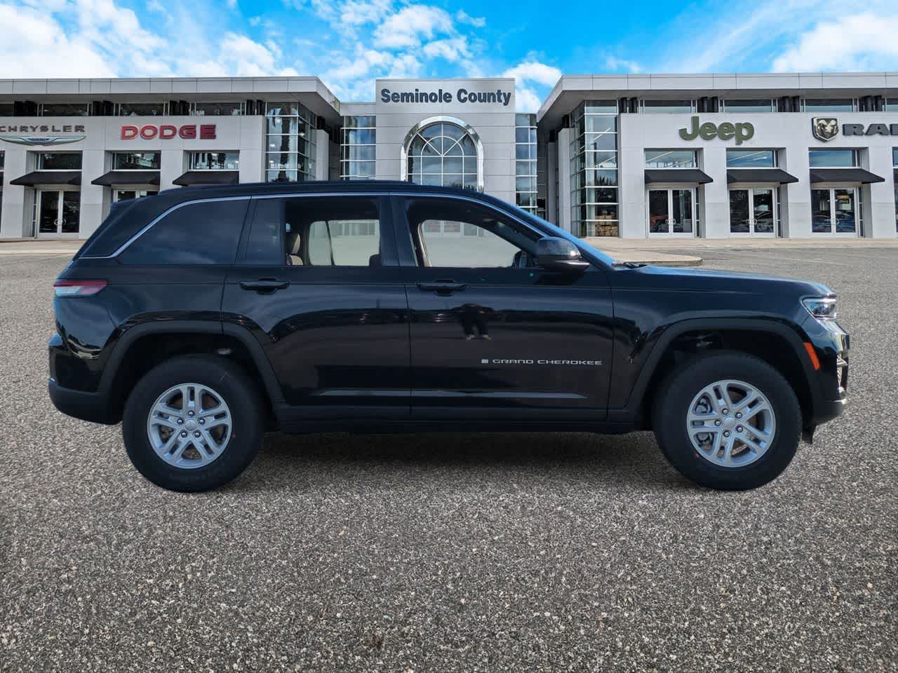 Thumbnail: 2025 Jeep Grand Cherokee - 9