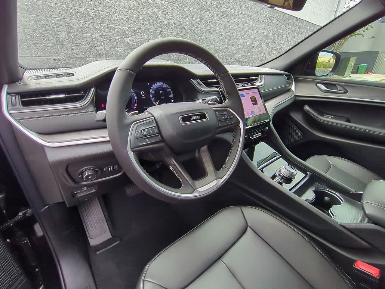 2025 Jeep Grand Cherokee Limited Edition 9