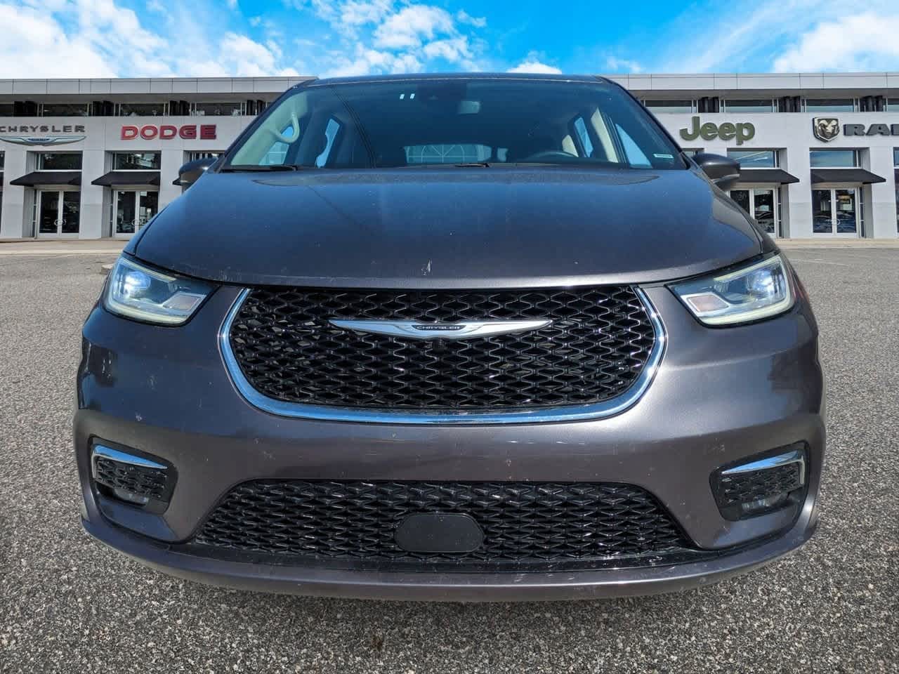 Thumbnail: 2023 Chrysler Pacifica - 3