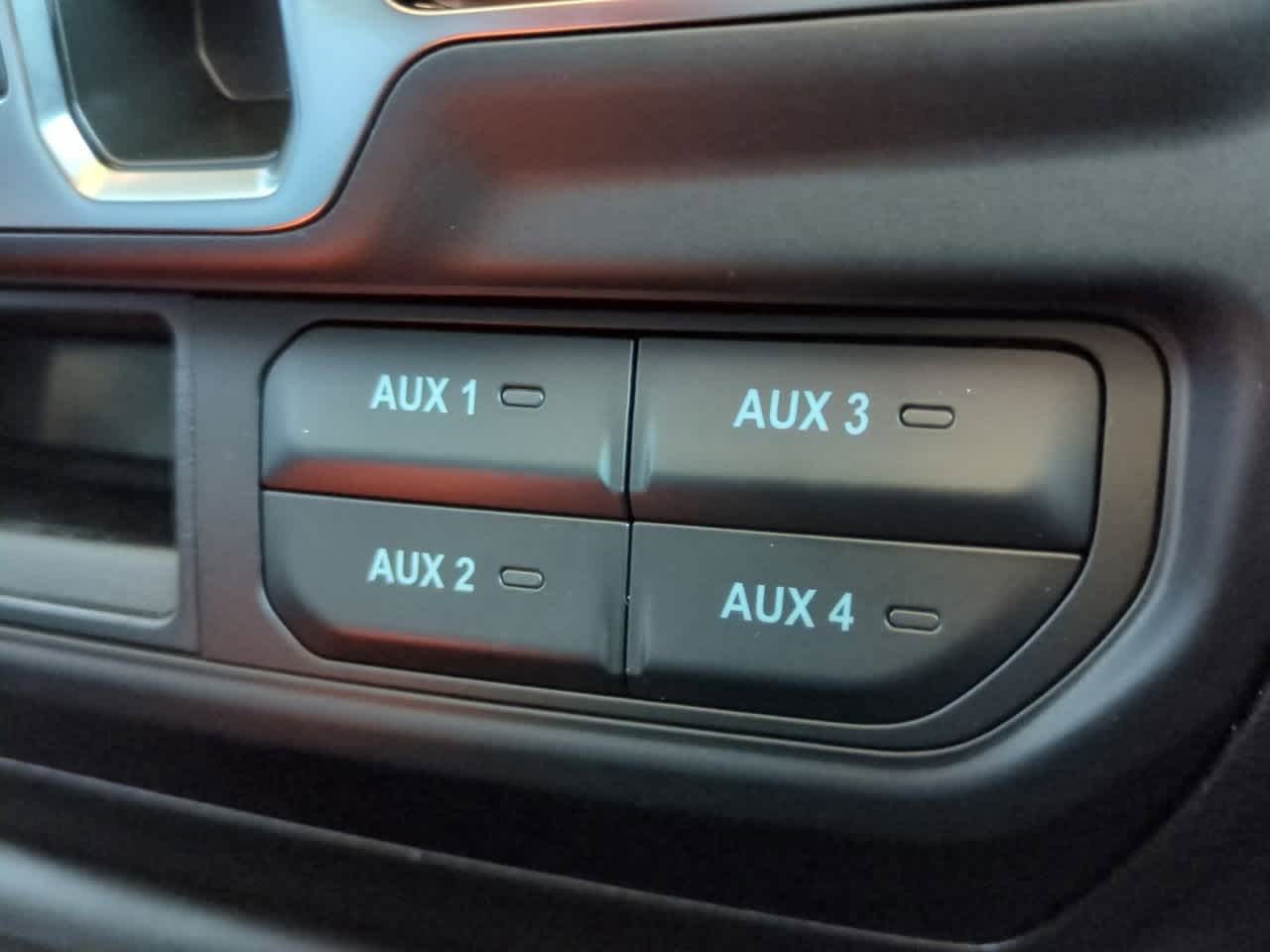 Thumbnail: 2025 Jeep Gladiator - 18