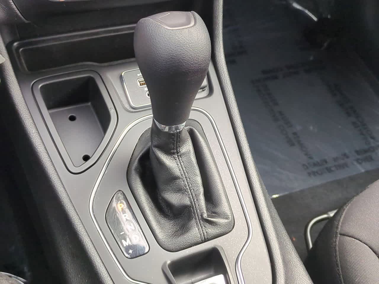 Thumbnail: 2020 Jeep Cherokee - 32