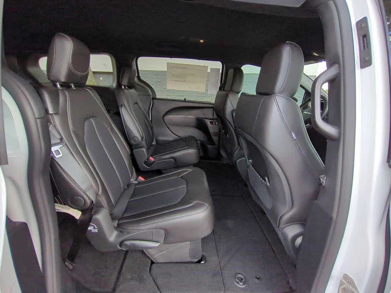 Thumbnail: 2026 Chrysler Voyager - 21